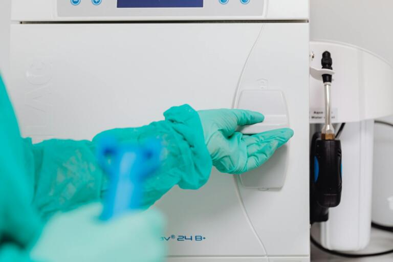 Autoclave vs Incineração: Qual a melhor destinação para RSS?